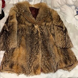Luxurious Vintage KES II Coyote Fur Coat - Brown size Small